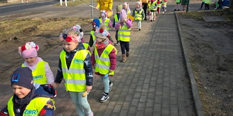 Biedroneczki, Żabki i Motylki powitały PANIĄ WIOSNĘ 