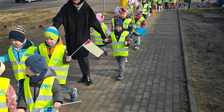 Biedroneczki, Żabki i Motylki powitały PANIĄ WIOSNĘ 