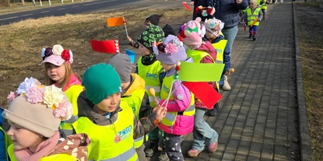 Biedroneczki, Żabki i Motylki powitały PANIĄ WIOSNĘ 