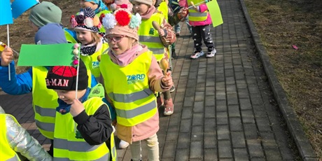 Biedroneczki, Żabki i Motylki powitały PANIĄ WIOSNĘ 