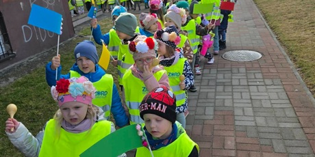Biedroneczki, Żabki i Motylki powitały PANIĄ WIOSNĘ 