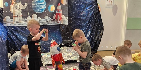 Dzień Kosmosu sensorycznie w Biedronkach