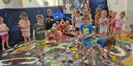 Dzień Kosmosu sensorycznie w Biedronkach