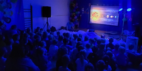 Gwiezdny Teatr- Niesamowite ruchy Ziemi - gr. Biedronki, Żabki i Motylki