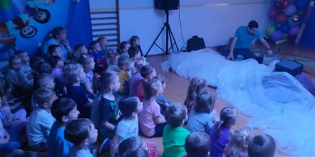Gwiezdny Teatr- Niesamowite ruchy Ziemi - gr. Biedronki, Żabki i Motylki