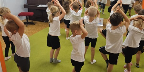 Innowacja Pedagogiczna "Joga Małych Stópek"