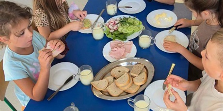 Jeżyki i samodzielne śniadanie