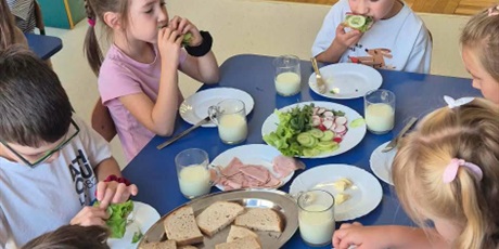 Jeżyki i samodzielne śniadanie