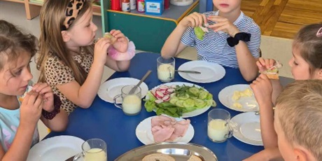 Jeżyki i samodzielne śniadanie