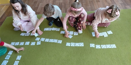 Kwiecień, co plecie, czyli matematyczne i językowe zabawy Sówek😃