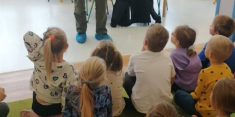 Motylki i Pszczółki poznały zawód pracownika Straży Granicznej