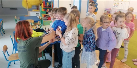 Motylki i Pszczółki poznały zawód pracownika Straży Granicznej