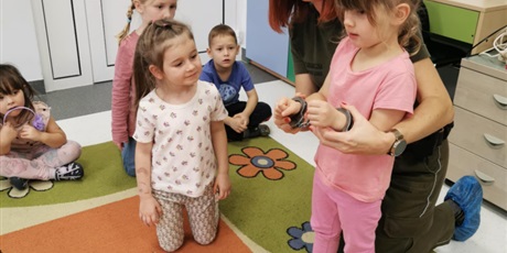 Motylki i Pszczółki poznały zawód pracownika Straży Granicznej