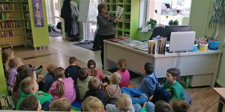 Pszczółki i wycieczka do biblioteki