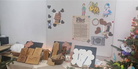 Pszczółki na warsztatach pieczenia pierników w Muzeum