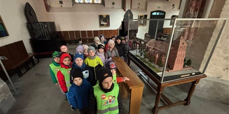 Pszczółki zwiedzają Katedrę w Koszalinie