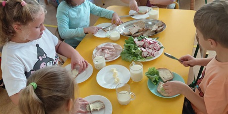 Samodzielne śniadanie Sówek