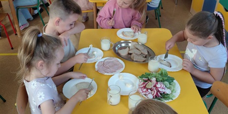 Samodzielne śniadanie Sówek