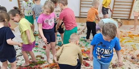 Sensoryczna łąka Żabek