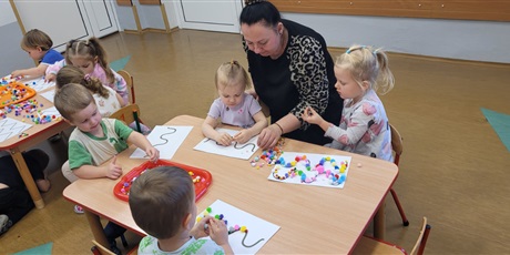 Sensoryczne zabawy Biedronek