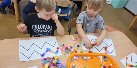 Sensoryczne zabawy Biedronek