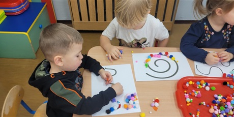 Sensoryczne zabawy Biedronek