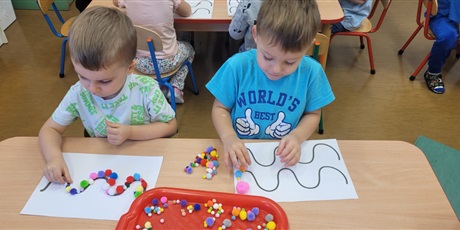 Sensoryczne zabawy Biedronek