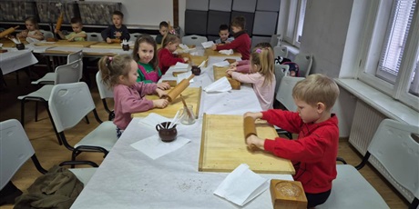 Sówki na warsztatach pieczenia pierników w Muzeum