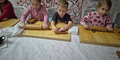 Sówki na warsztatach pieczenia pierników w Muzeum