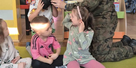 Sówki poznały zawód żołnierza - odwiedziny taty Poli