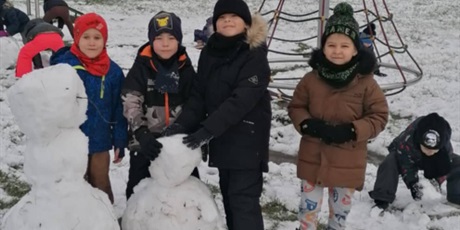 Zabawy na śniegu - gr. Mrówki i Pszczółki
