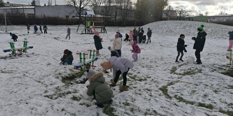 Zabawy na śniegu - gr. Mrówki i Pszczółki
