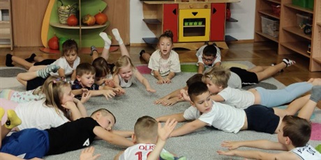 Zajęcia korekcyjne z mamą Zuzi z gr. Mrówek